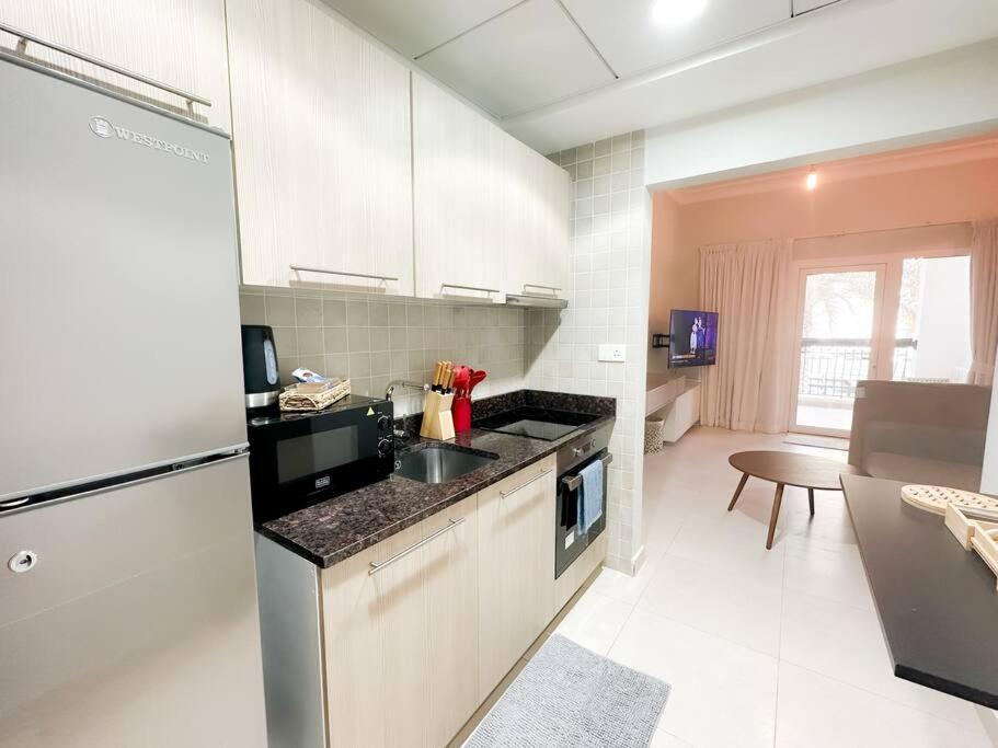 202 Ansam With Stunning Pool View Apartment Abu Dhabi