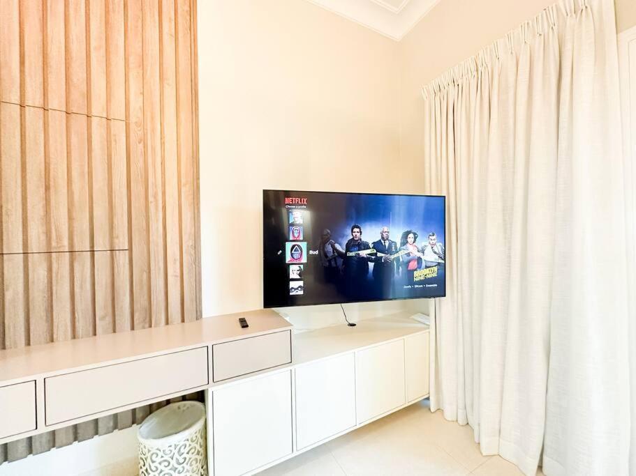 202 Ansam With Stunning Pool View * Abu Dhabi